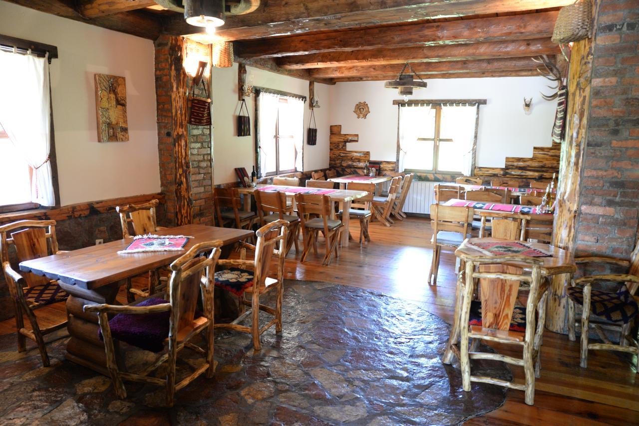 Motel Nacionalni Restoran Ognjiste Koruge Kültér fotó