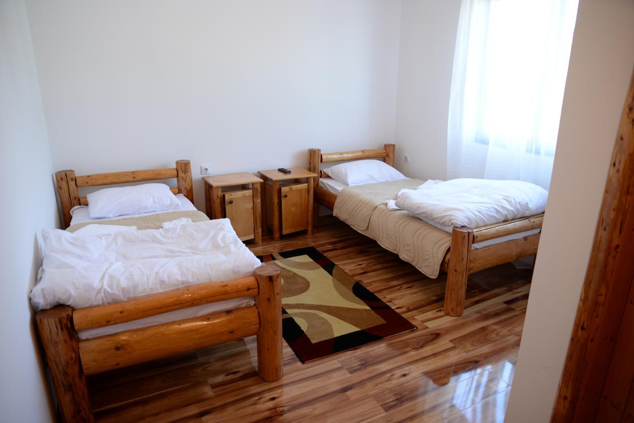 Motel Nacionalni Restoran Ognjiste Koruge Kültér fotó