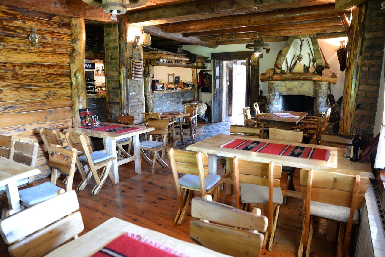 Motel Nacionalni Restoran Ognjiste Koruge Kültér fotó