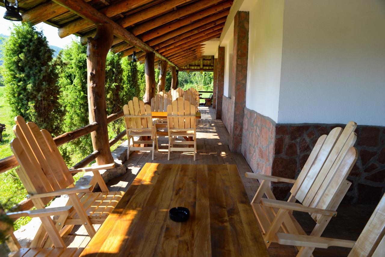Motel Nacionalni Restoran Ognjiste Koruge Kültér fotó