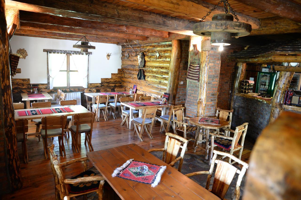 Motel Nacionalni Restoran Ognjiste Koruge Kültér fotó