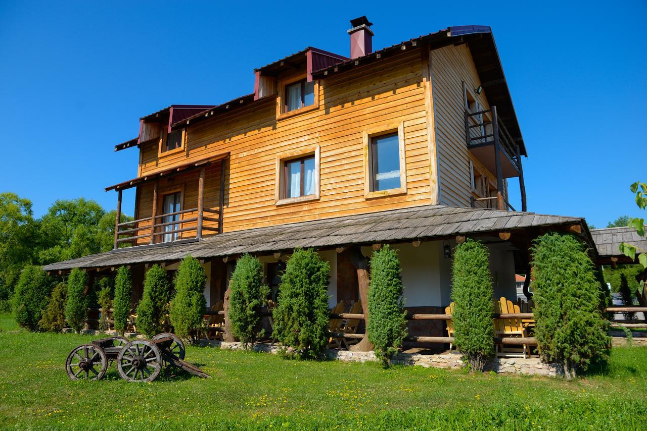 Motel Nacionalni Restoran Ognjiste Koruge Kültér fotó